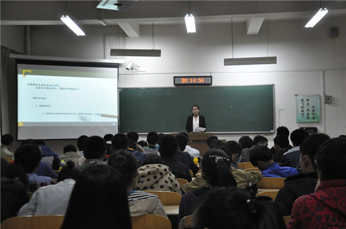 我校召开学生会主席团赴武汉各高校学习成果报告会