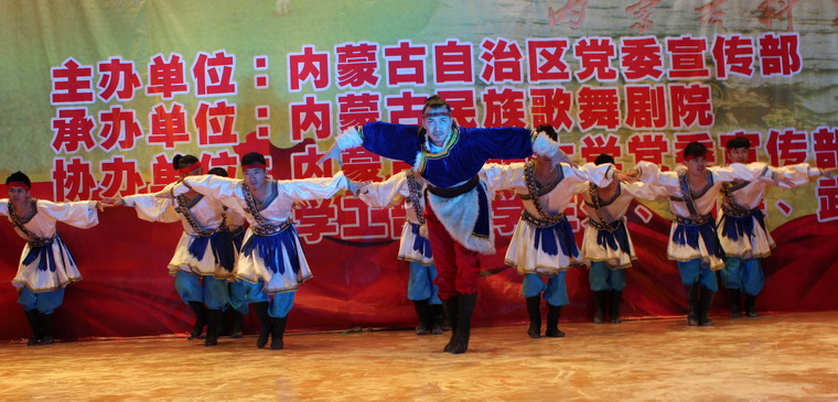 自治区精品文艺节目进高校西部巡演内蒙古科技大学专场在校音乐厅举行