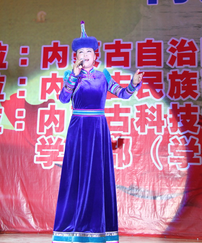 自治区精品文艺节目进高校西部巡演内蒙古科技大学专场在校音乐厅举行