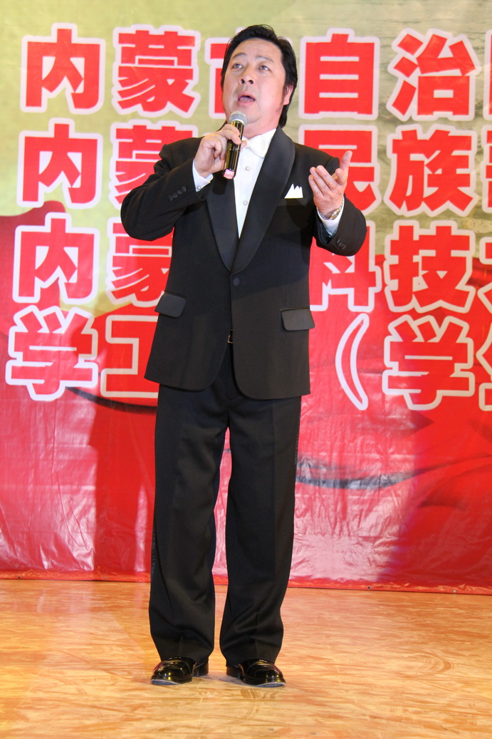 自治区精品文艺节目进高校西部巡演内蒙古科技大学专场在校音乐厅举行