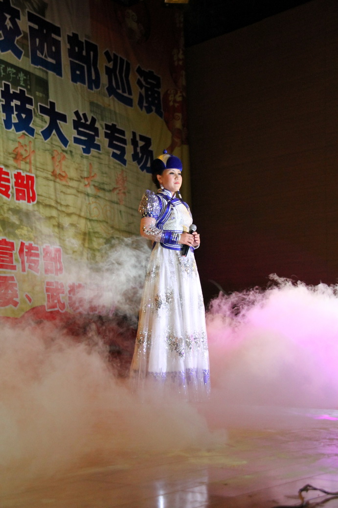 自治区精品文艺节目进高校西部巡演内蒙古科技大学专场在校音乐厅举行