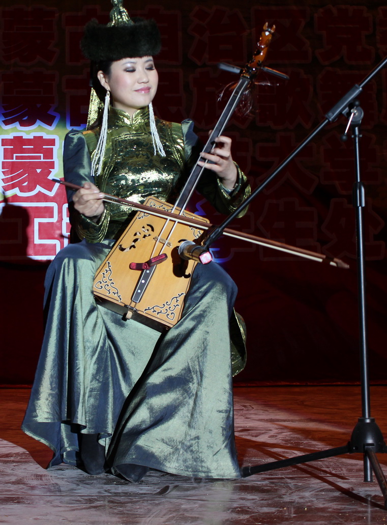 自治区精品文艺节目进高校西部巡演内蒙古科技大学专场在校音乐厅举行