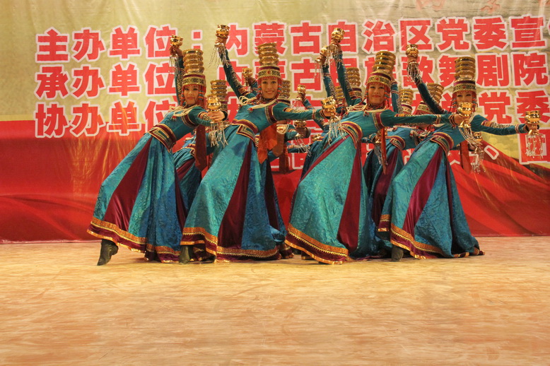 自治区精品文艺节目进高校西部巡演内蒙古科技大学专场在校音乐厅举行