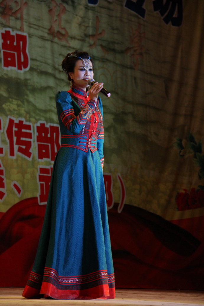 自治区精品文艺节目进高校西部巡演内蒙古科技大学专场在校音乐厅举行