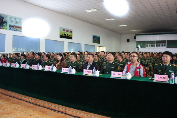 艺术与设计学院师生赴武警包头市支队进行“迎国庆”慰问演出