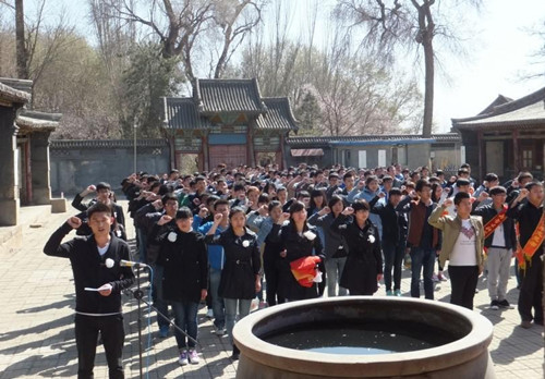 建工学院学生第三党支部举办清明节扫墓活动