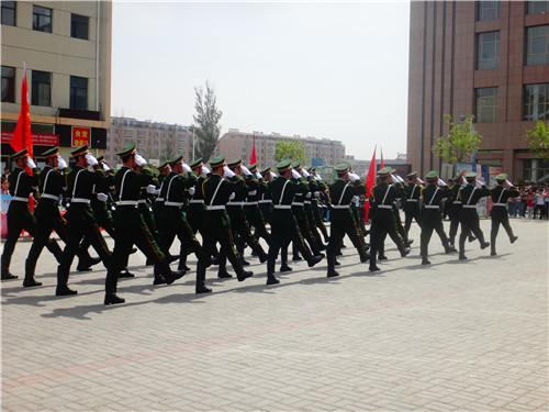 我校国旗护卫队参加包头市高校国旗班大型汇演