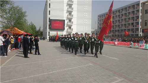 我校国旗护卫队参加包头市高校国旗班大型汇演
