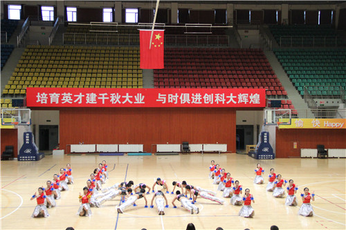 我校首届健美操比赛圆满落幕